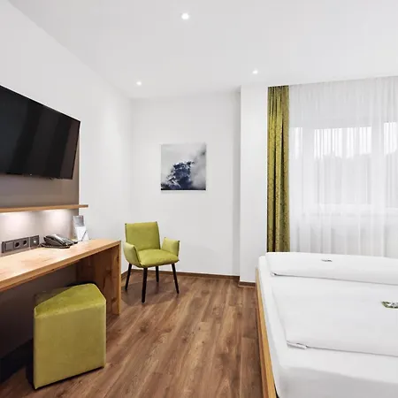 Hotel Zeppelin 3*