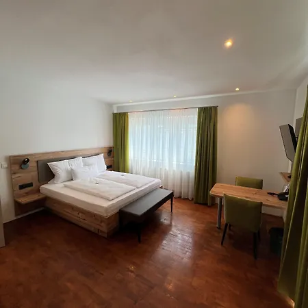 Zeppelin Hotel 3*